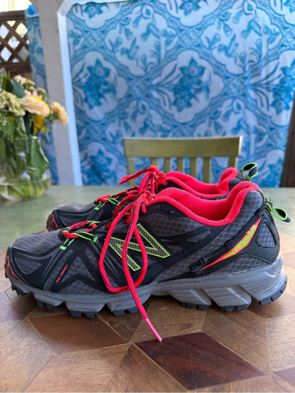 New Balance 610 v2 Trail Running Shoes Womens 11 Black Pink Neon WT610BP2 Y2K